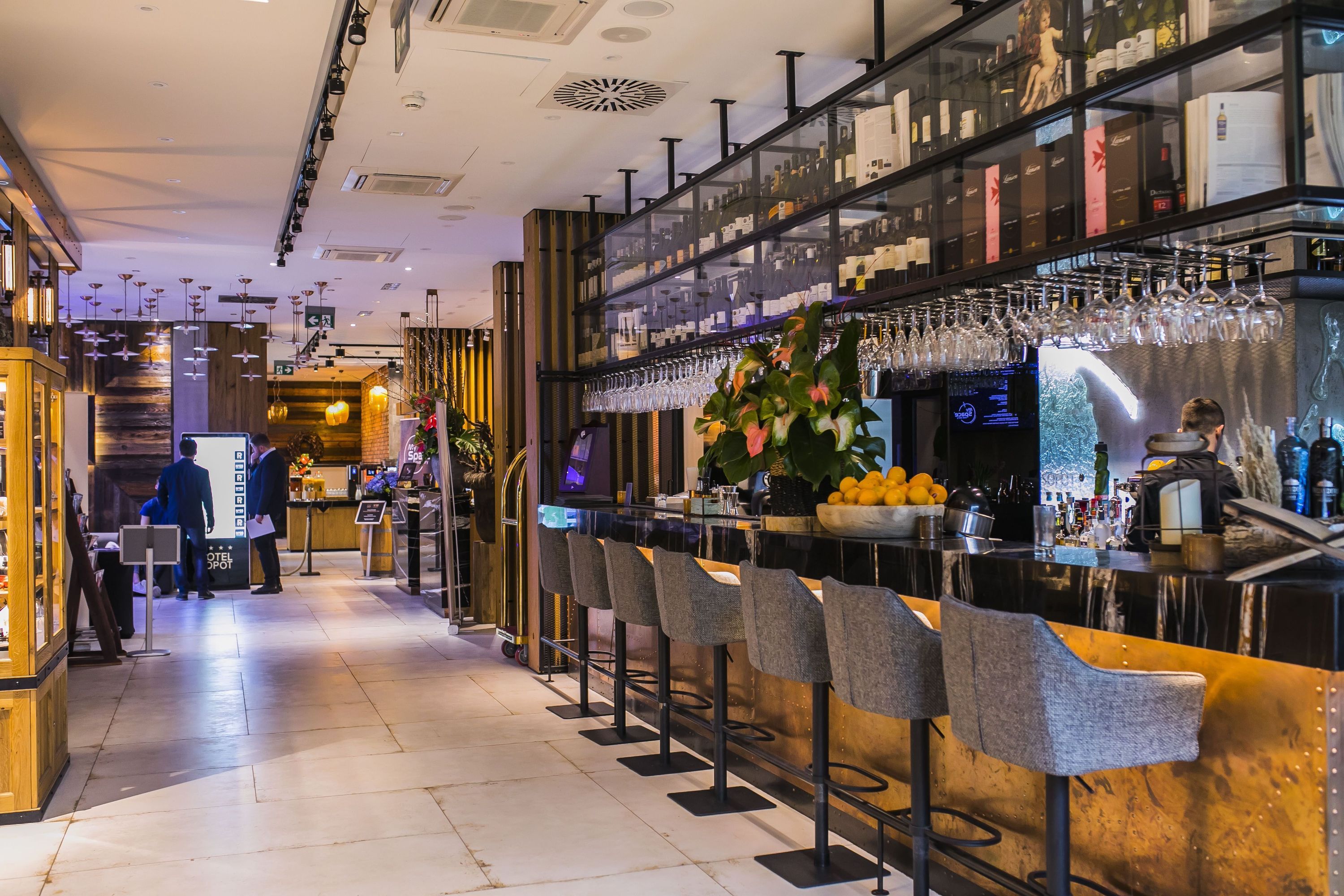 Bar