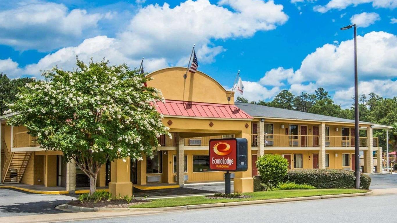 Econo Lodge Inn and Suites at Fort Moore