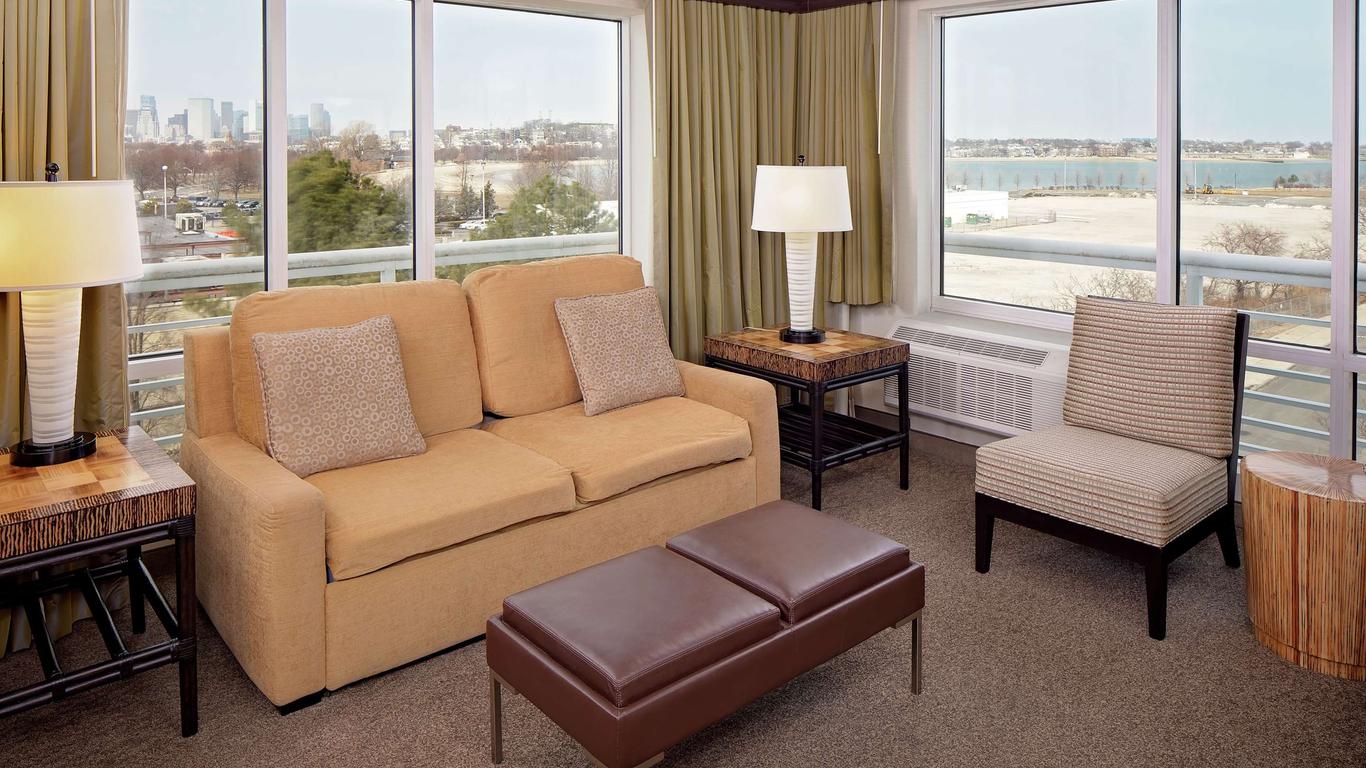 Doubletree By Hilton Hotel Boston Bayside