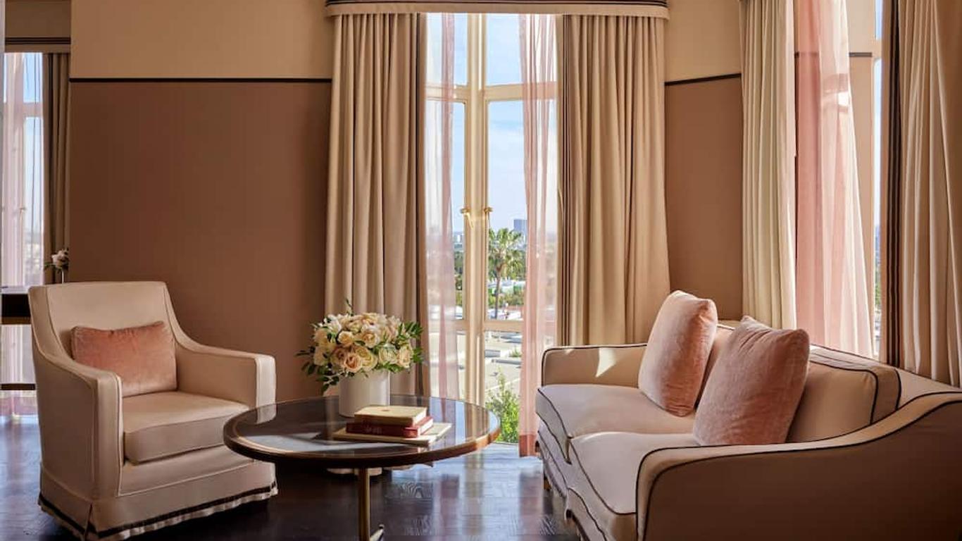 Sunset Tower Hotel