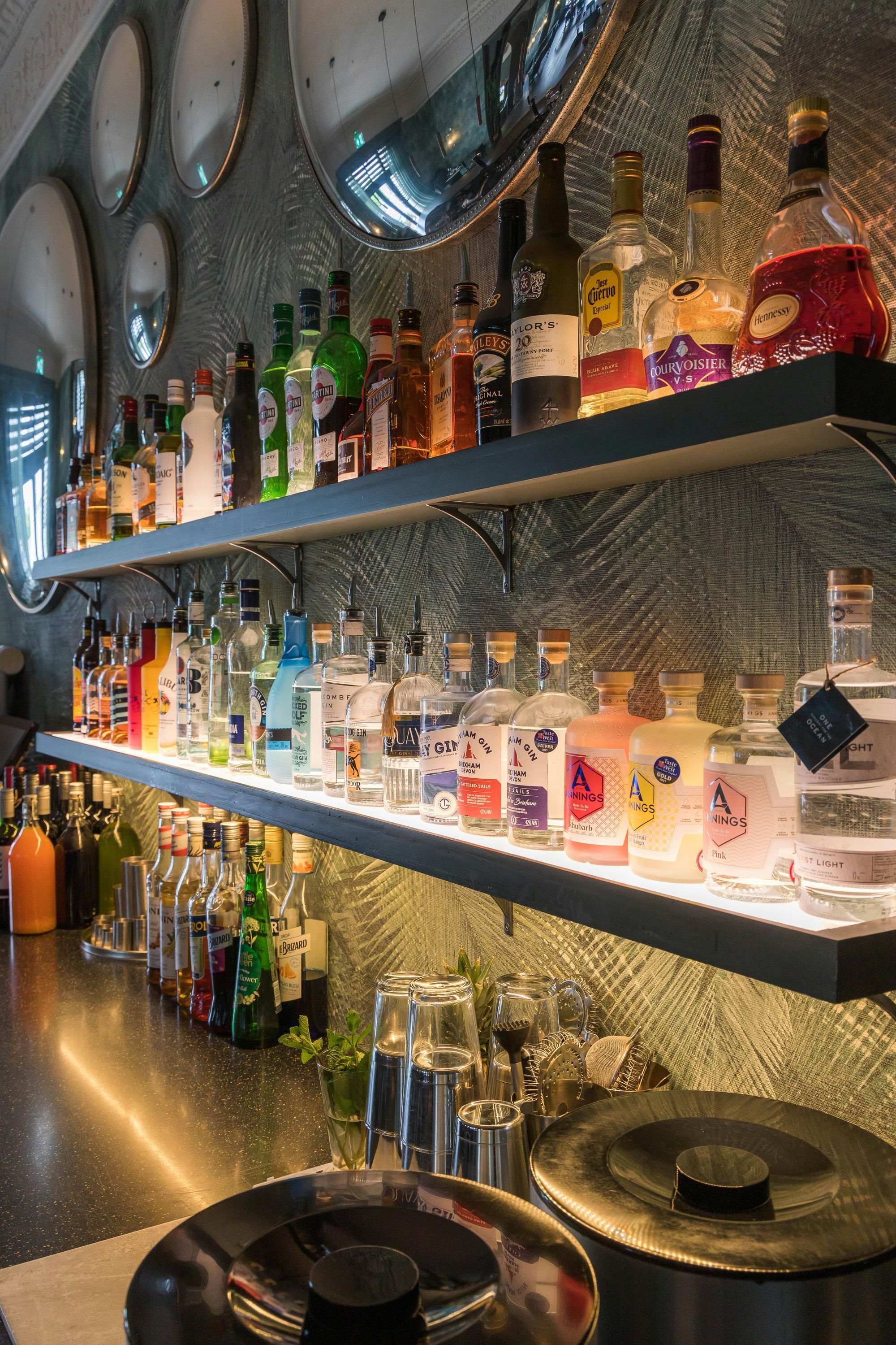Bar