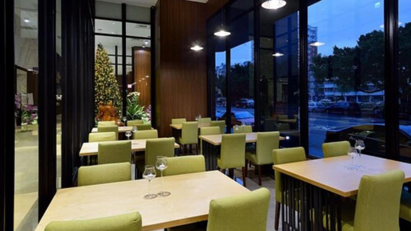 Aeris International Hotel