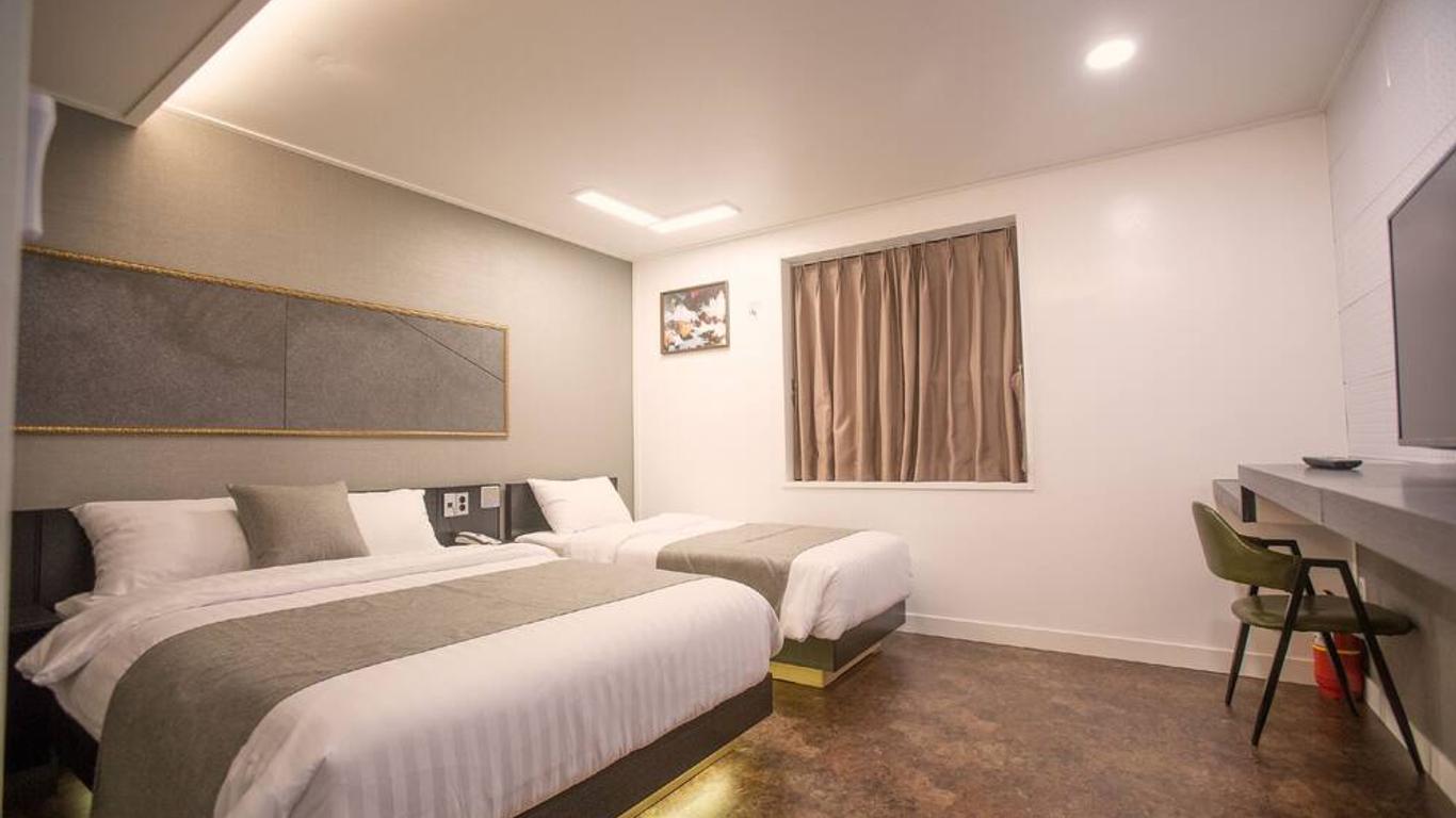 Hotel Major 2