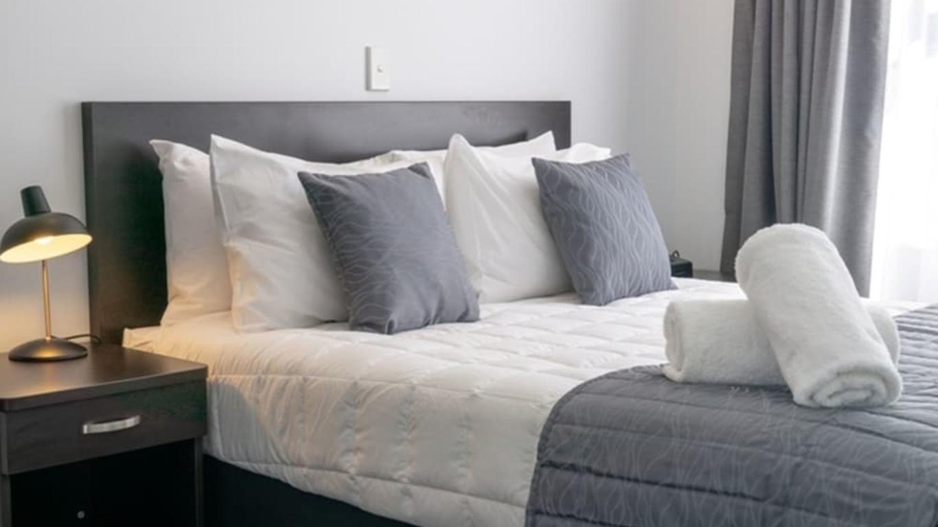 Durham Court Motor Inn
