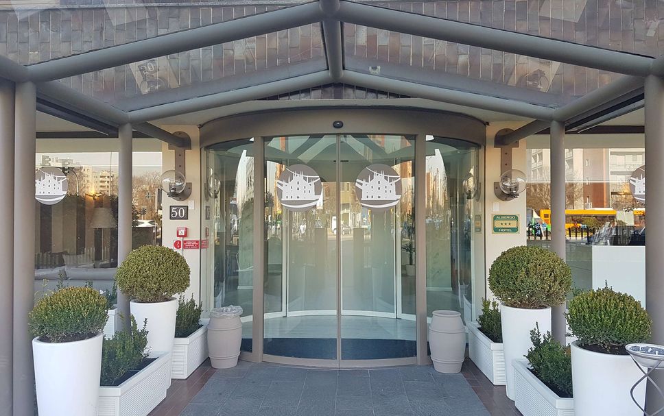 Ingresso dell'hotel Foto