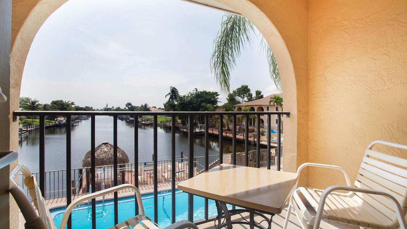 OYO Waterfront Hotel - Cape Coral/Fort Myers, Fl