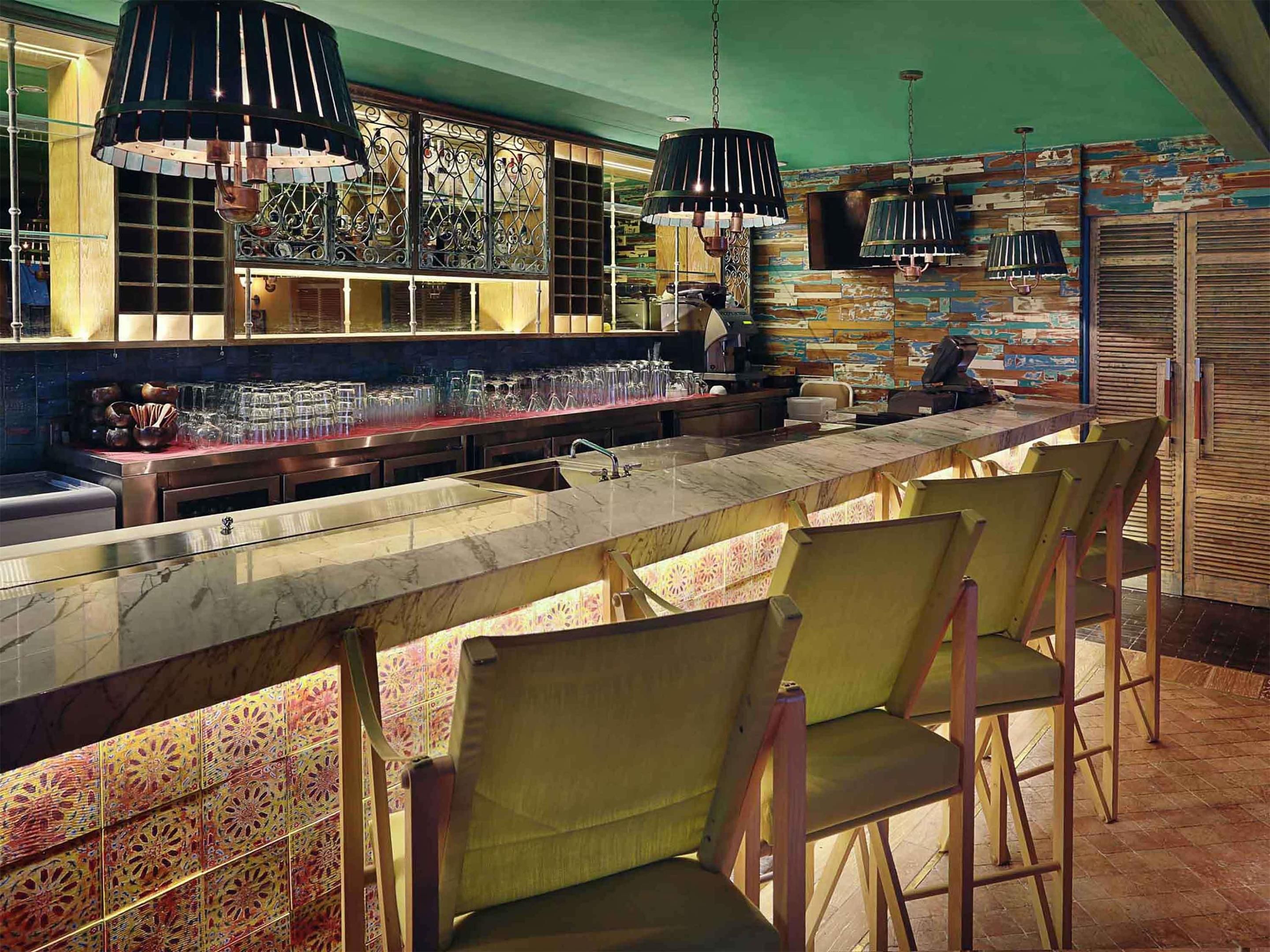Bar