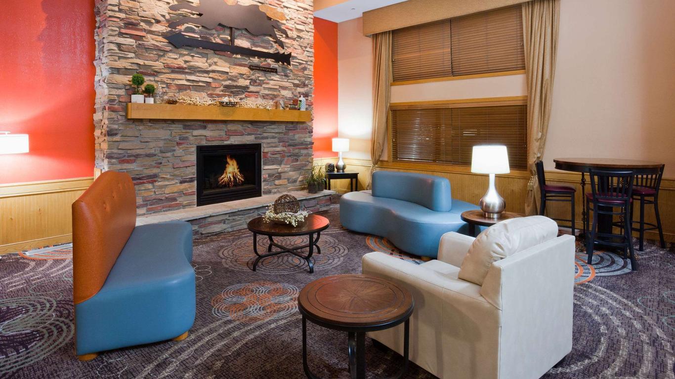 AmericInn by Wyndham Shakopee Near Canterbury Park