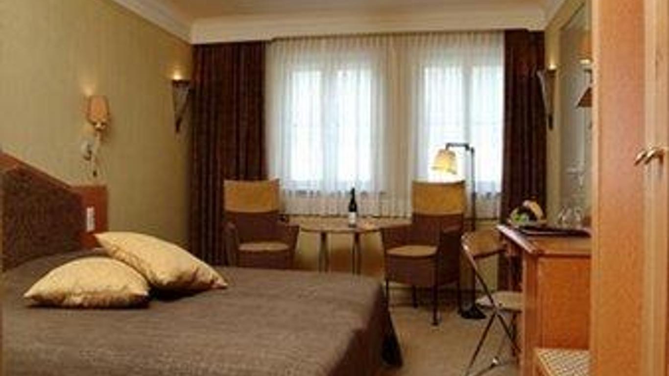 Fragrant Hill Hotel