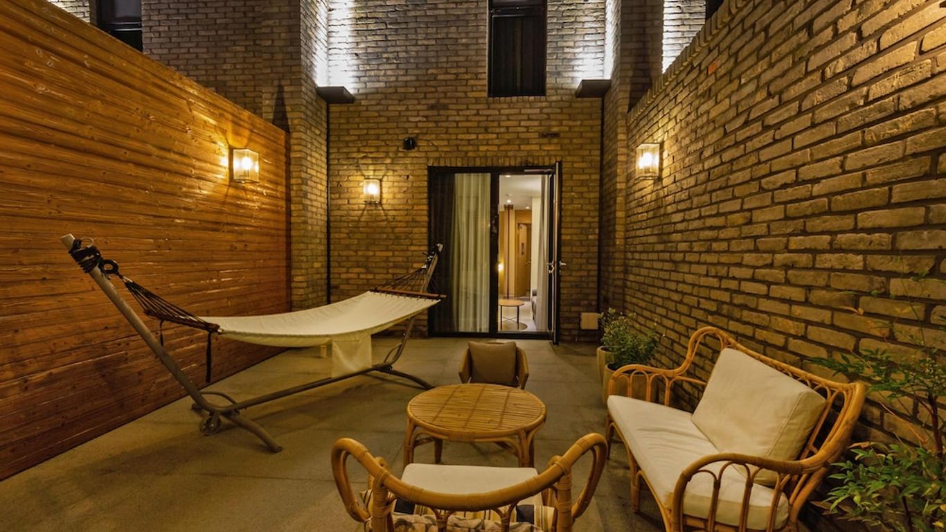 Hotel East9