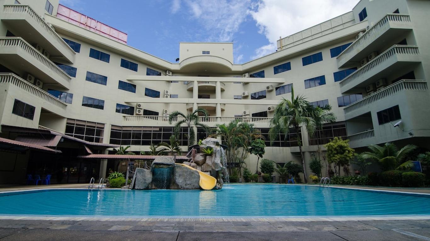 Coral Bay Resort