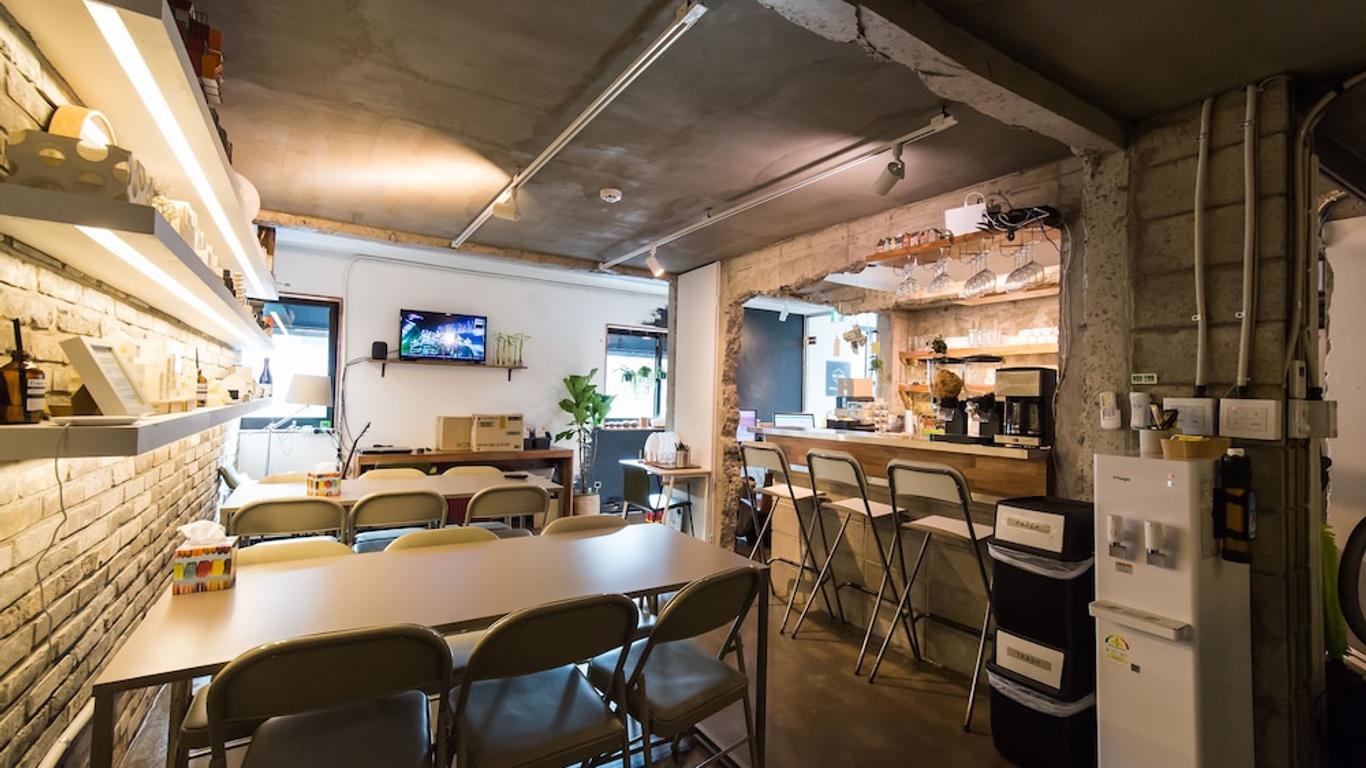 The Cube Hotel - Hostel