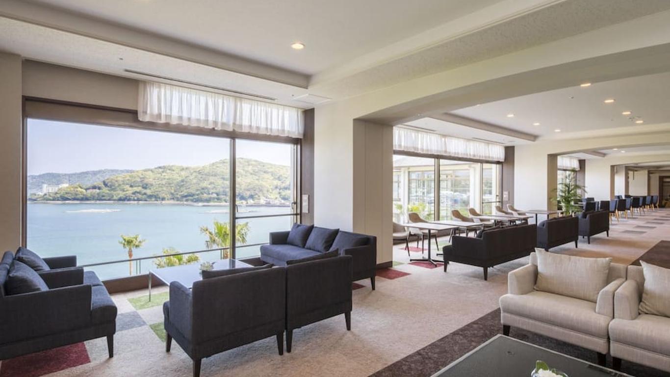 Toba Seaside Hotel