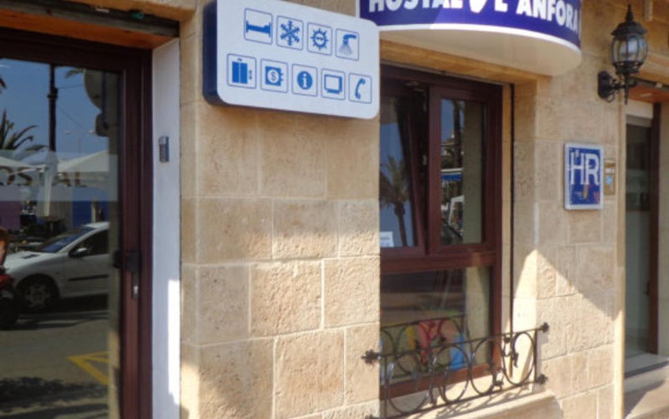 Ingresso dell'hotel Foto