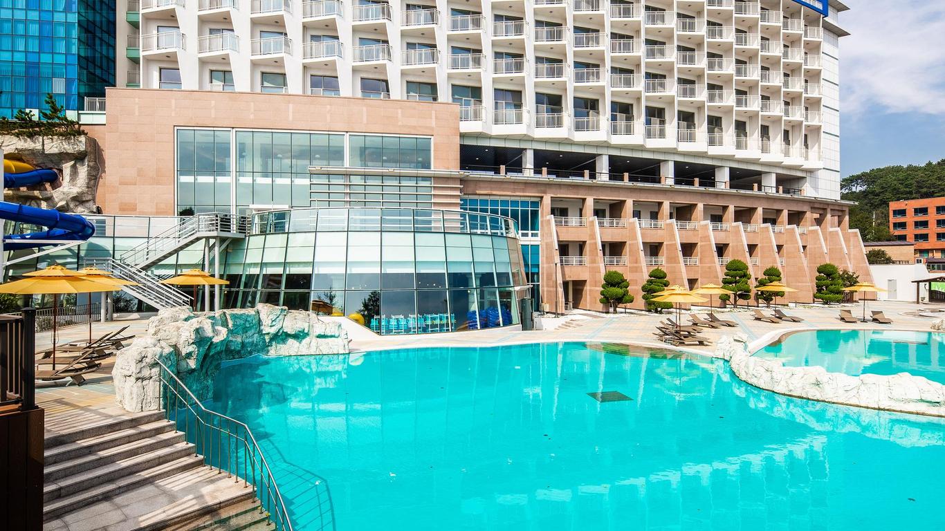 The Week & Resort