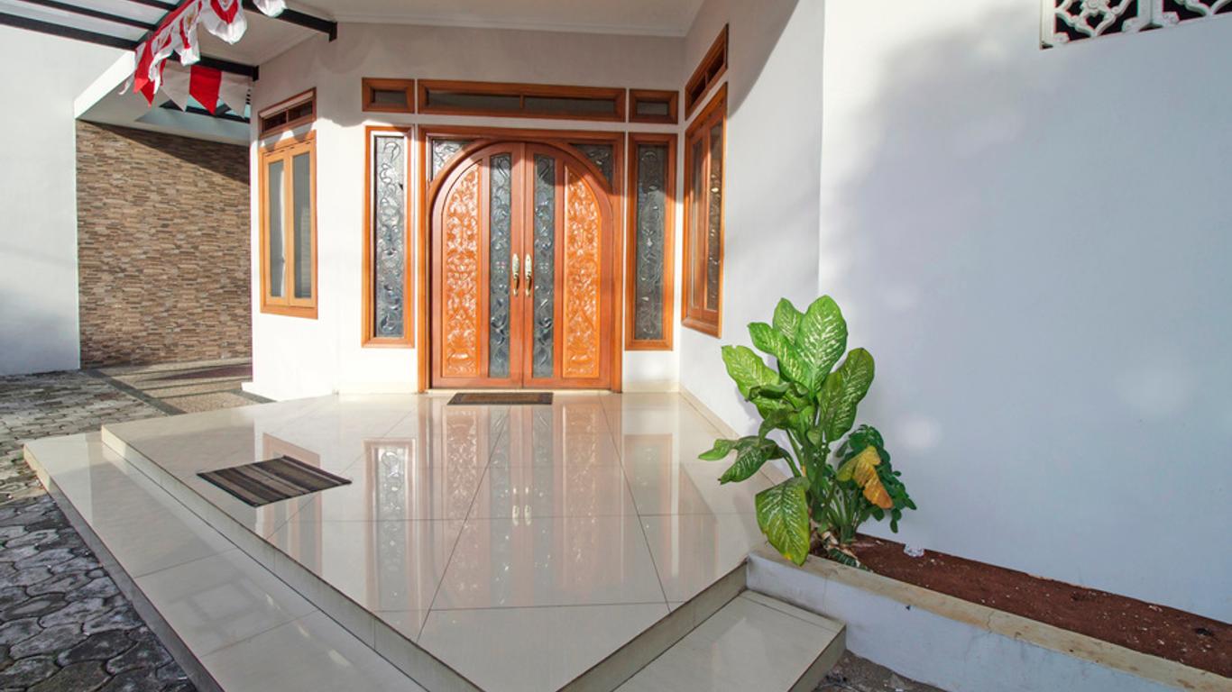 RedDoorz Plus @ Kelapa Dua Kebon Jeruk
