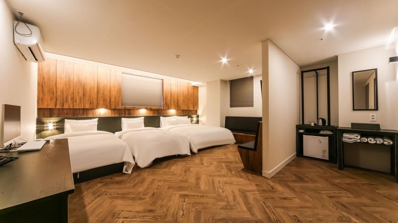 Maximum Hotel